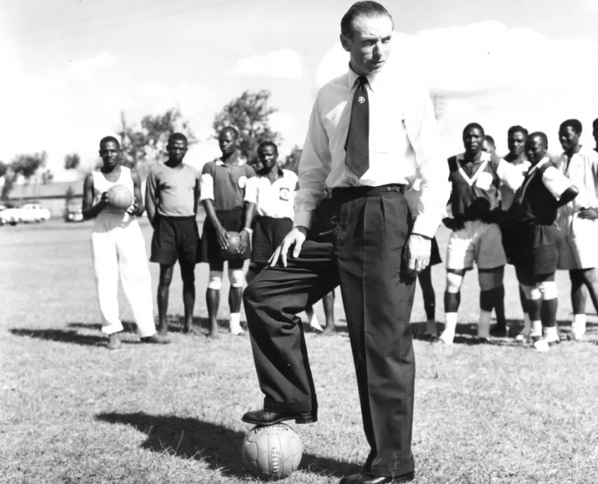sir-stanley-matthews-volunteer-coaching-in-ghana